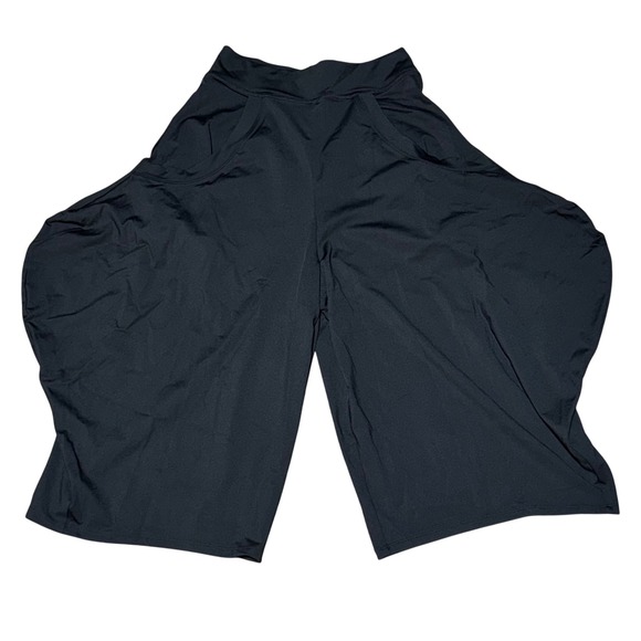 HALARA Pants - Halara "Play It My Way" Balloon-Leg Capri Pants Black — Size Medium, NWT